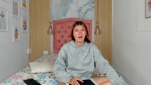 Snapshot of rachellesc chatting on 19, 3, 2026 rachellesc online show from 19, 3, 2026