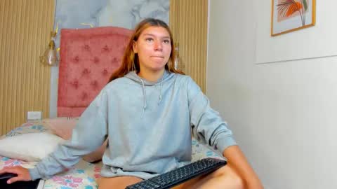 Snapshot of rachellesc chatting on 24, 3, 2026 rachellesc online show from 24, 3, 2026