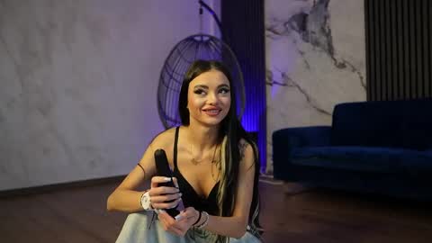 Snapshot of rachelravee chatting on 4, 4, 2026 Ann online show from 4, 4, 2026