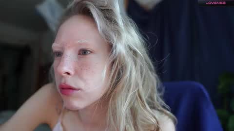 Snapshot of radiant_ada chatting on 11, 9, 2025 ada online show from 11, 9, 2025