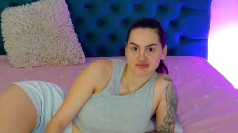 Snapshot of raeeamber_ chatting on 14, 1, 2026 sweet peach online show from 14, 1, 2026