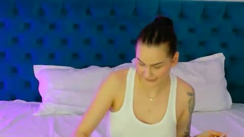 Snapshot of raeeamber_ chatting on 10, 4, 2026 sweet peach online show from 10, 4, 2026