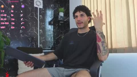 Snapshot of rafael_mendez chatting on 29, 4, 2026 R A F A E L online show from 29, 4, 2026