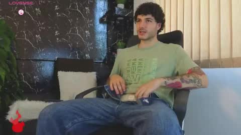 Snapshot of rafael_mendez chatting on 14, 5, 2026 R A F A E L online show from 14, 5, 2026