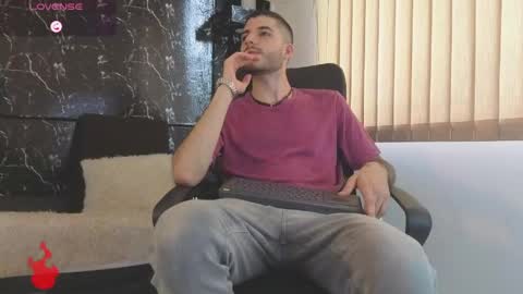 Snapshot of rafael_mendez chatting on 23, 5, 2026 R A F A E L online show from 23, 5, 2026