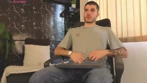 Snapshot of rafael_mendez chatting on 18, 6, 2026 R A F A E L online show from 18, 6, 2026
