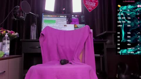 Snapshot of raissa_sky26 chatting on 27, 12, 2024 Laura online show from 27, 12, 2024