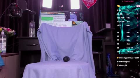 Snapshot of raissa_sky26 chatting on 30, 12, 2024 Laura online show from 30, 12, 2024