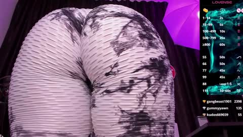 Snapshot of raissa_sky26 chatting on 6, 1, 2025 Laura online show from 6, 1, 2025