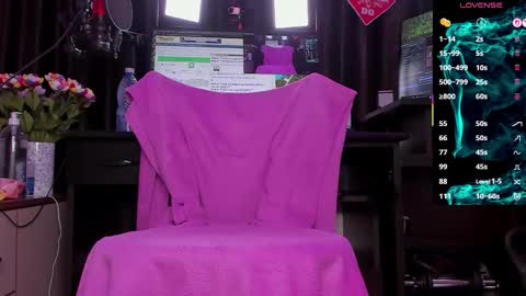 Snapshot of raissa_sky26 chatting on 6, 10, 2025 Laura online show from 6, 10, 2025