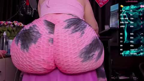 Snapshot of raissa_sky26 chatting on 8, 10, 2025 Laura online show from 8, 10, 2025