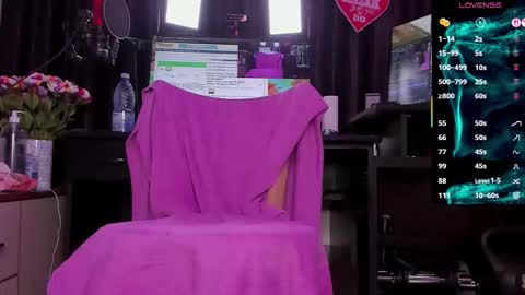 Snapshot of raissa_sky26 chatting on 19, 10, 2025 Laura online show from 19, 10, 2025