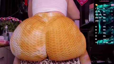 Snapshot of raissa_sky26 chatting on 6, 11, 2025 Laura online show from 6, 11, 2025