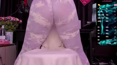 Snapshot of raissa_sky26 chatting on 3, 12, 2025 Laura online show from 3, 12, 2025