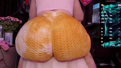 Snapshot of raissa_sky26 chatting on 5, 12, 2025 Laura online show from 5, 12, 2025