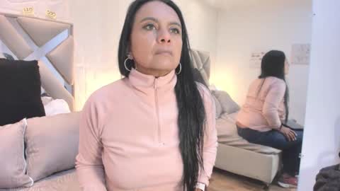 Raquel Moore  online show from 11, 9, 2025