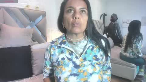 Raquel Moore  online show from 5, 11, 2025