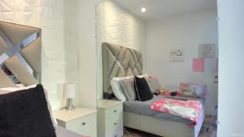 Raquel Moore  online show from 12, 3, 2026