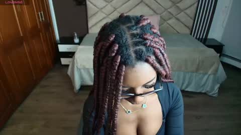 Snapshot of raqueljones_ chatting on 7, 3, 2025 Raquel online show from 7, 3, 2025