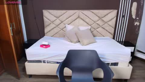 Raquel online show from 4, 12, 2025