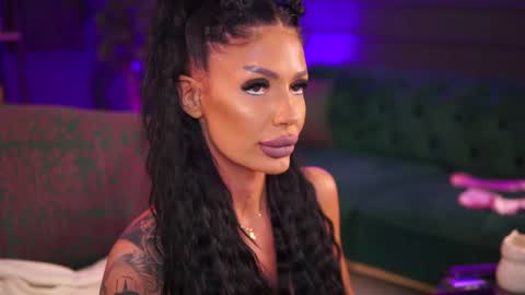 Snapshot of raquellevon chatting on 2, 1, 2025 Raquelle online show from 2, 1, 2025