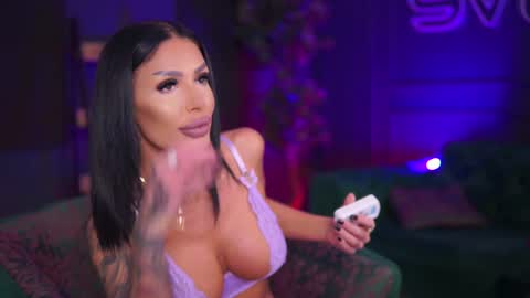 Snapshot of raquellevon chatting on 1, 2, 2025 Raquelle online show from 1, 2, 2025
