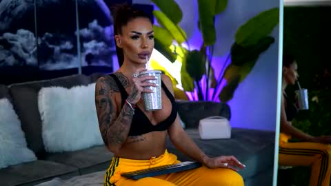 Snapshot of raquellevon chatting on 11, 10, 2025 Raquelle online show from 11, 10, 2025