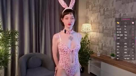 Snapshot of rashidagiczewski chatting on 17, 10, 2025 Nicole online show from 17, 10, 2025