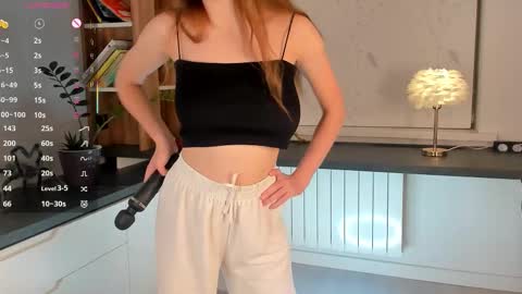 Snapshot of rashidagiczewski chatting on 7, 11, 2025 Nicole online show from 7, 11, 2025