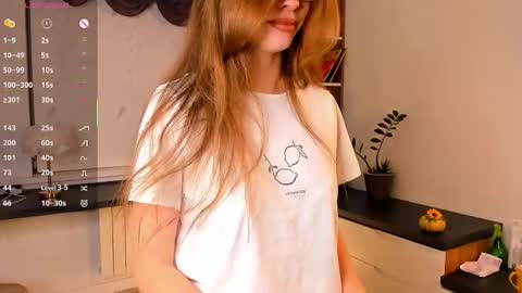 Snapshot of rashidagiczewski chatting on 25, 11, 2025 Nicole online show from 25, 11, 2025