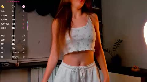 Snapshot of rashidagiczewski chatting on 27, 11, 2025 Nicole online show from 27, 11, 2025