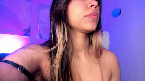 Snapshot of raven_dooll chatting on 13, 11, 2025 Raven online show from 13, 11, 2025