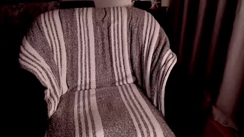 Snapshot of raven_feathers chatting on 25, 1, 2025 Roxanneredlight59 online show from 25, 1, 2025