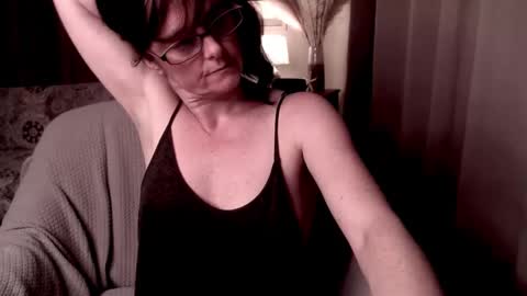 Snapshot of raven_feathers chatting on 11, 3, 2025 Roxanneredlight59 online show from 11, 3, 2025