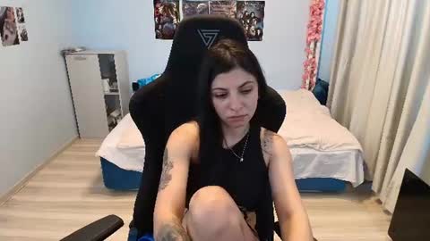 raven_haired_goddess online show from 29, 6, 2026