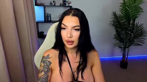 raven_inkk online show from 21, 11, 2025