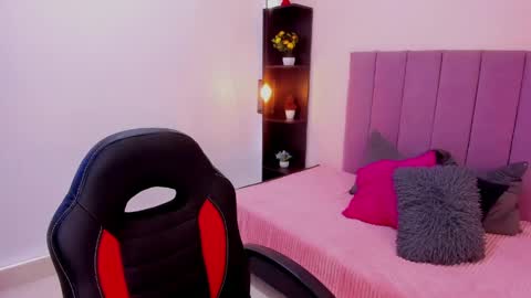 raven_loove online show from 13, 4, 2026