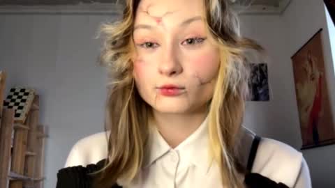 Snapshot of ravenamesbury chatting on 31, 10, 2025 Lilith online show from 31, 10, 2025