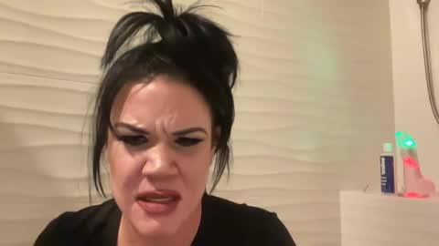 Snapshot of ravenrayyy chatting on 22, 5, 2026 Raven Ray online show from 22, 5, 2026