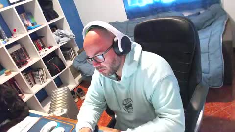 ravingr3d3 online show from 13, 4, 2026