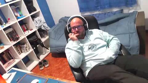 ravingr3d3 online show from 15, 4, 2026