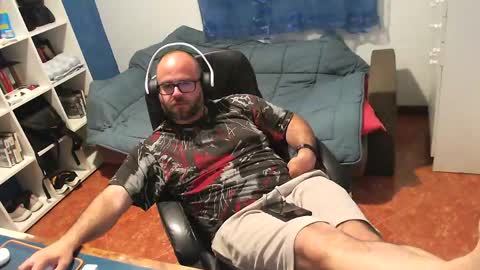 Snapshot of ravingr3d3 chatting on 20, 4, 2026 ravingr3d3 online show from 20, 4, 2026