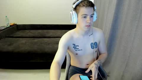 Snapshot of ray_hill chatting on 19, 4, 2026 Ray online show from 19, 4, 2026