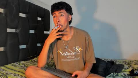 Snapshot of raydevil_ chatting on 2, 10, 2025 Rayn online show from 2, 10, 2025