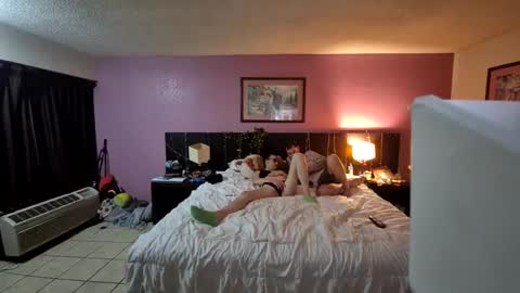 Snapshot of raynliz chatting on 26, 2, 2026 Liz and Ray online show from 26, 2, 2026