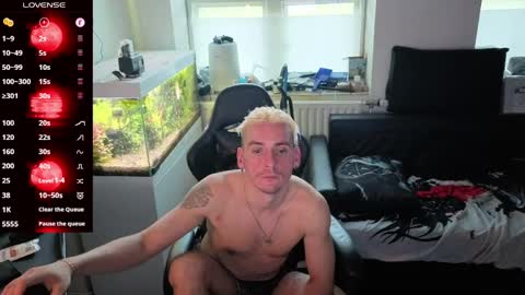 Snapshot of rayzel_white chatting on 25, 4, 2026 Rayzel White online show from 25, 4, 2026