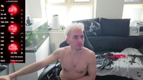 Snapshot of rayzel_white chatting on 26, 4, 2026 Rayzel White online show from 26, 4, 2026