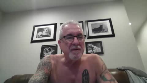 Snapshot of realsilverfox chatting on 23, 10, 2025 realsilverfox online show from 23, 10, 2025