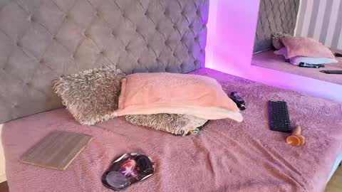 I invite you to my birthday on November 3th  online show from 4, 1, 2025