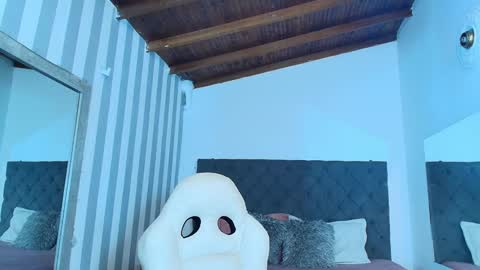 I invite you to my birthday on November 3th  online show from 7, 1, 2025